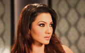 Gauhar Khan slapped for `skimpy' dress